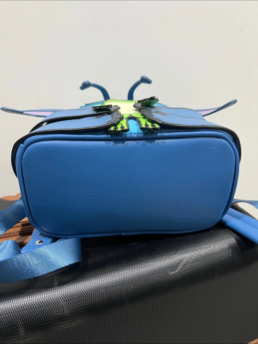 Lounge fly backpack stitch with matching wallet